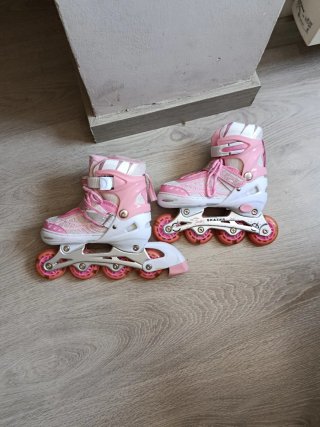 Patines rosas con luces y rodilleras