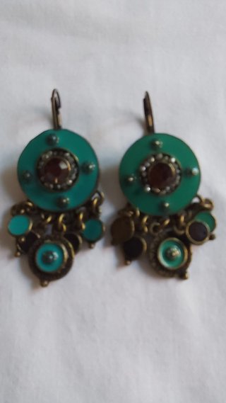 Pendientes boho turquesa con piedra roja y detalle