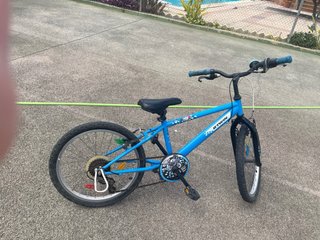 Bicicleta infantil azul (NO HAGO ENVÍO)