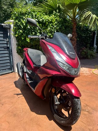 Honda PCX 125 – Mayo 2023 – 2850 €