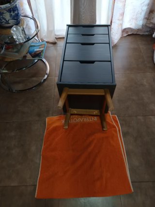 Cajonera de baño gris y negro
