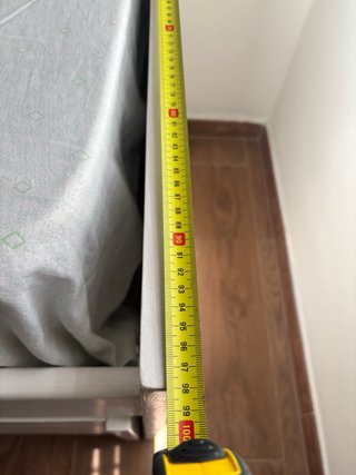 Cama doble con cajoneras