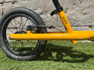 Bici de equilibrio infantil amarilla