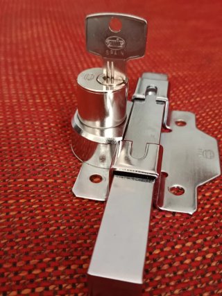Cerradura sobreponer AMIG con llave