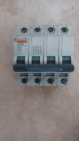 Interruptor Automático GE C40 EP64