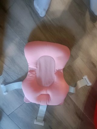 Bañera para bebé roja con cojín rosa