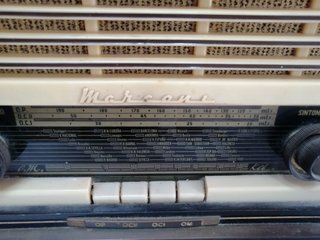 Radio antigua marca Marconi
