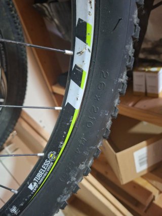 Bicicleta Cannondale Lefty + Giant