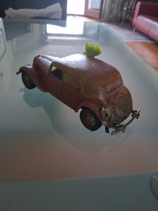 Diorama Citroen scala 1/24 Burago