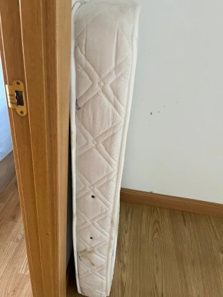 Cuna plegable con colchón a medida