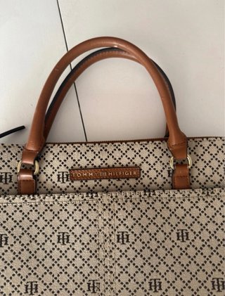 Bolso grande marrón estampado Tommy Hilfiger