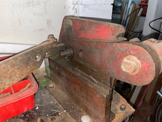 Cizalla de metal industrial roja