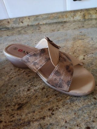Sandalias Cuña Mujer Beige.