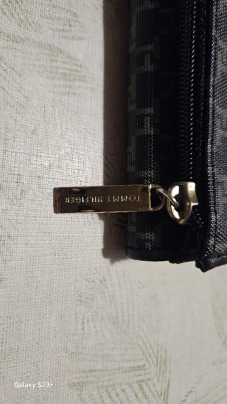 Cartera Tommy Hilfiger Negra y Gris
