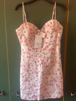 Vestido Zara floral rosa y blanco