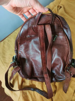 Mochila de piel marrón