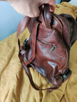 Mochila de piel marrón