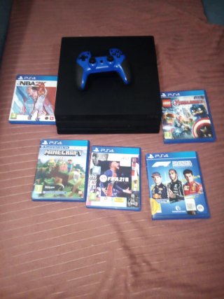PS4 Pro + Mando + 5 Juegos