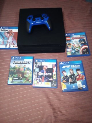 PS4 Pro + Mando + 5 Juegos