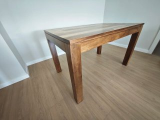 Mesa comedor madera maciza barnizada