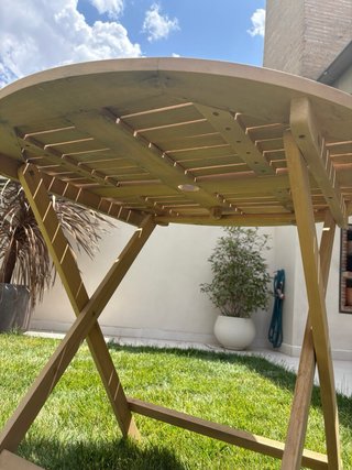 Mesa redonda plegable de madera