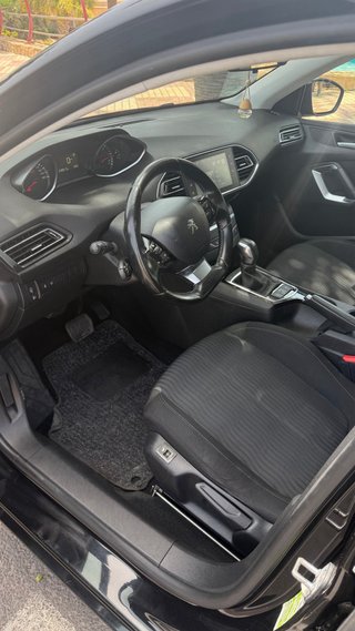 Peugeot 308 Negro 1.6 hdi automatico  Año 2017