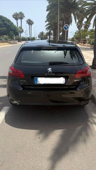 Peugeot 308 Negro 1.6 hdi automatico  Año 2017