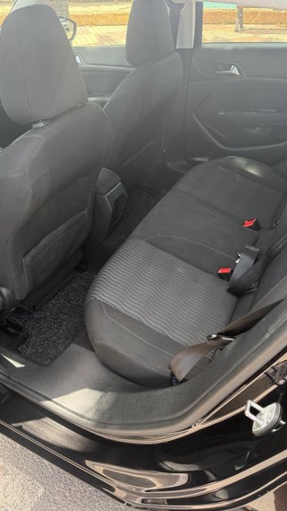 Peugeot 308 Negro 1.6 hdi automatico  Año 2017