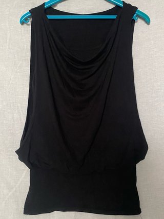 Vestido negro sin mangas