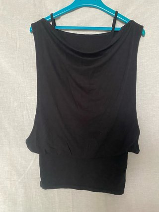 Vestido negro sin mangas