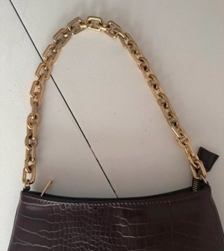 Bolso pequeño baguette cadena dorada Zara