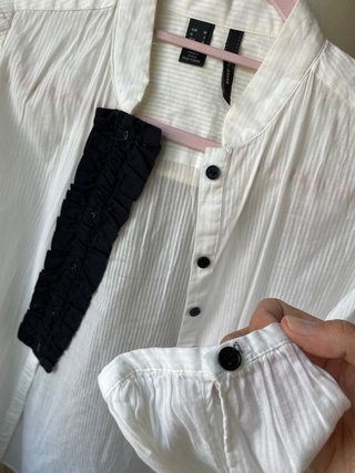 Camisa blanca de mujer con detalle delantero