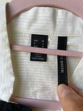 Camisa blanca de mujer con detalle delantero