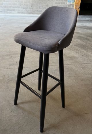 Set of 6 Modern Upholstered Bar Stools 70€ each