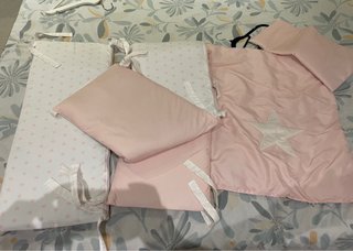 Conjunto chichoneras y edredón mini cuna