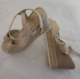Sandalias cuña beige talla 41