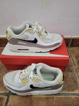 Zapatillas Nike Air Max Blancas y Plateadas