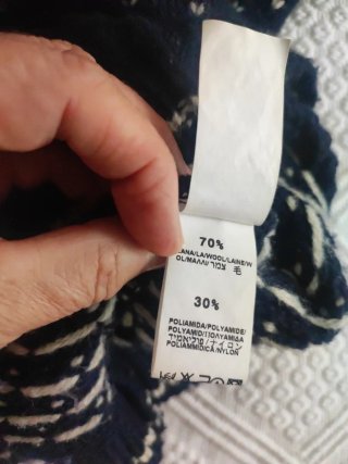 Jersey deportivo hombre azul y blanco.