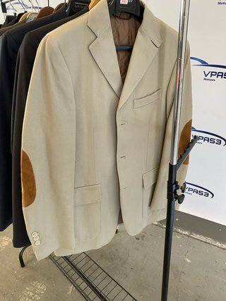 Trajes de hombre a 20€ todos modernos