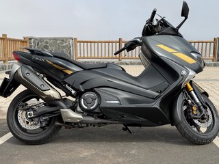 Yamaha T-Max 530 SX Negro Mate.