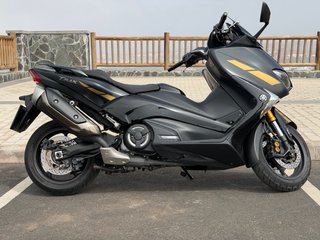 Yamaha T-Max 530 SX Negro Mate.