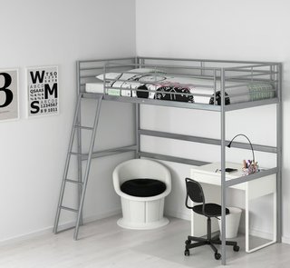Cama alta SVÄRTA IKEA metal
