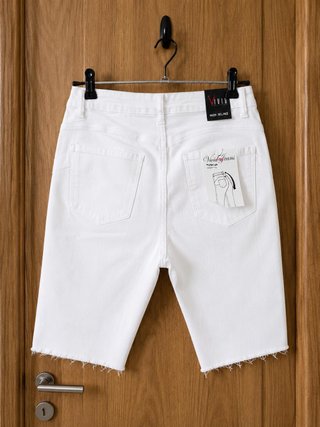 Bermuda vaquera push-up blanca