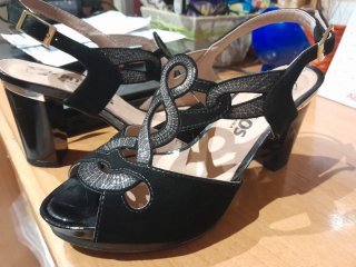 Zapatos de tacón negros para mujer