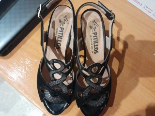 Zapatos de tacón negros para mujer