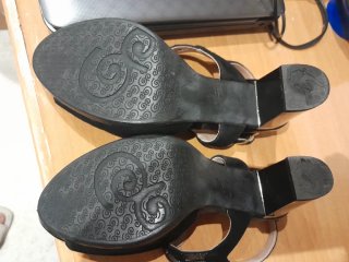 Zapatos de tacón negros para mujer