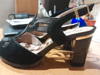Zapatos de tacón negros para mujer