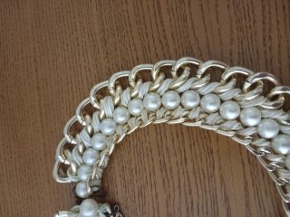 Collar bisutería dorado y perlas