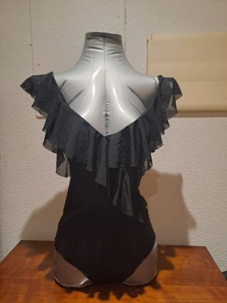 Body elegante negro con volantes talla M/L