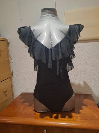 Body elegante negro con volantes talla M/L